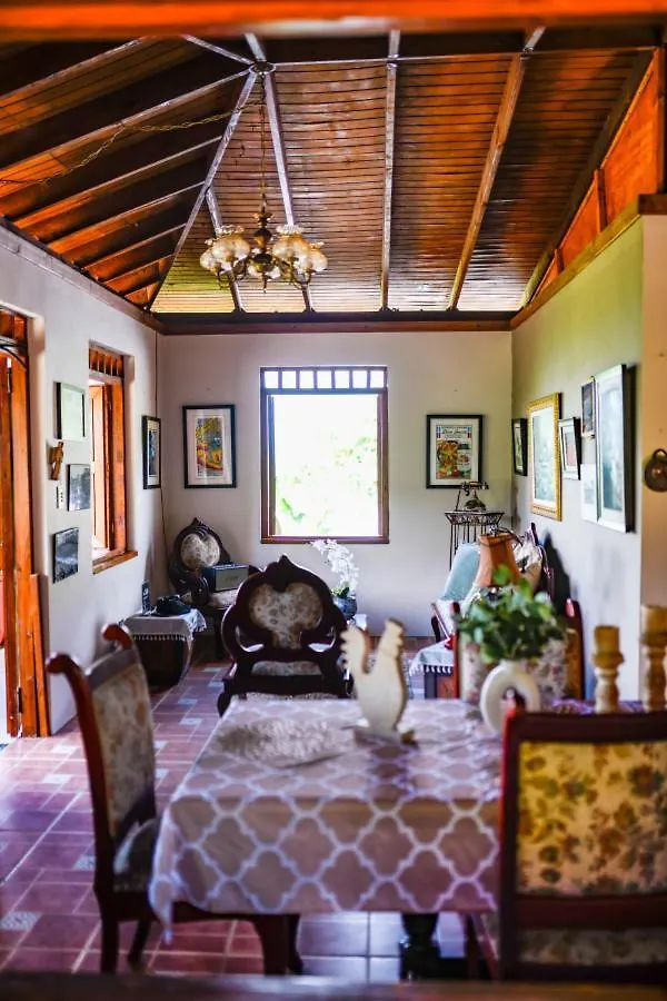 Casa De Campo Vista Hermosa Lares 度假居